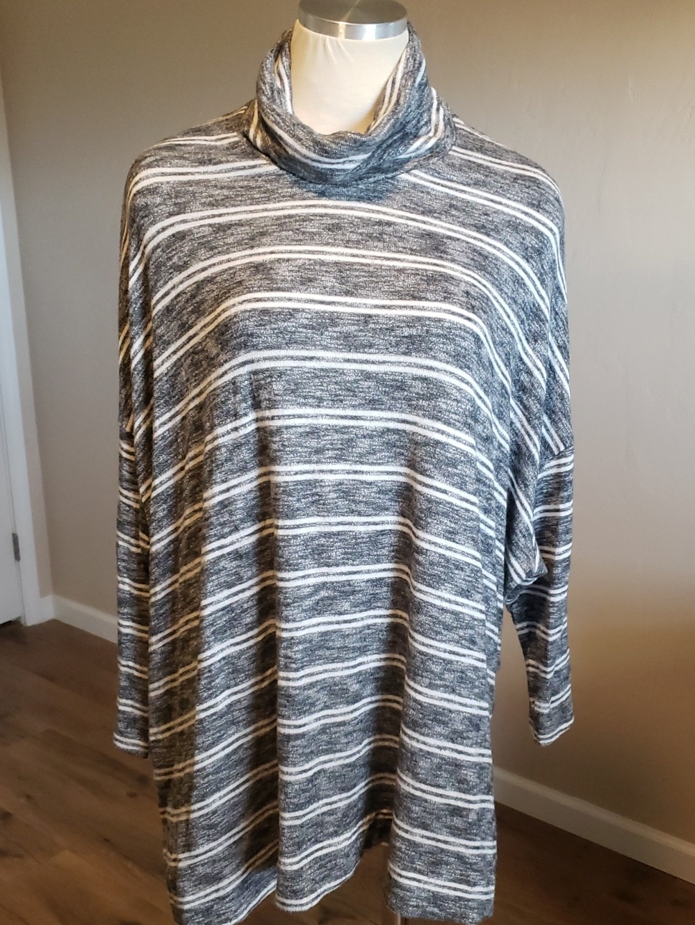 Anthropologie Mika Sweater Women's Gray White Striped Cowl Neck Sz. L Pullover